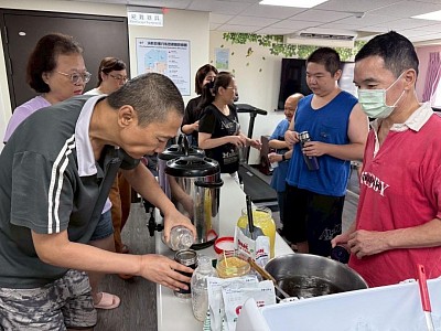飲料(紅茶$30元)