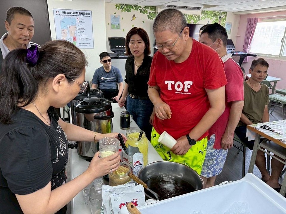 飲料(奶茶$35元)