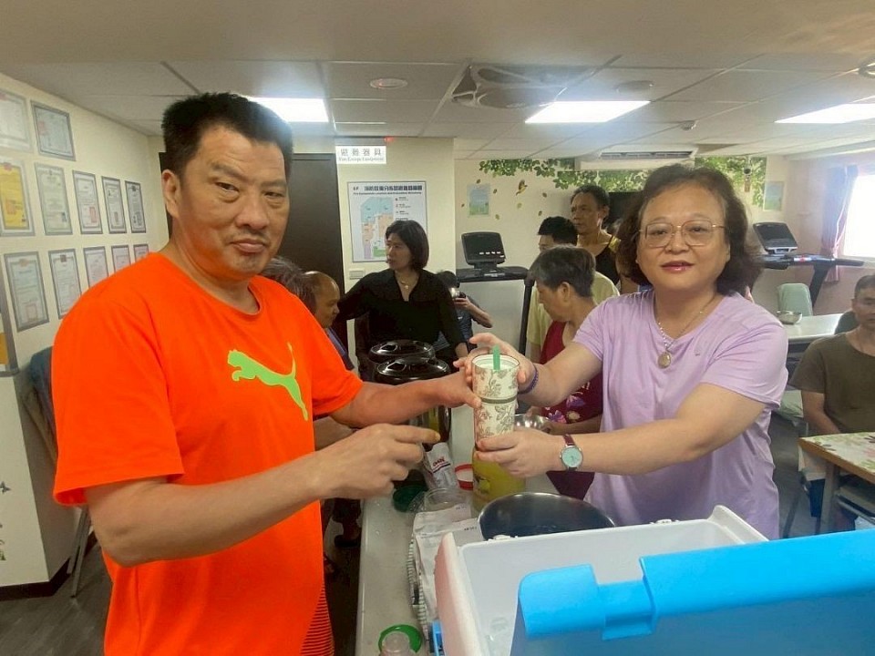 飲料(椰果奶茶$55元)